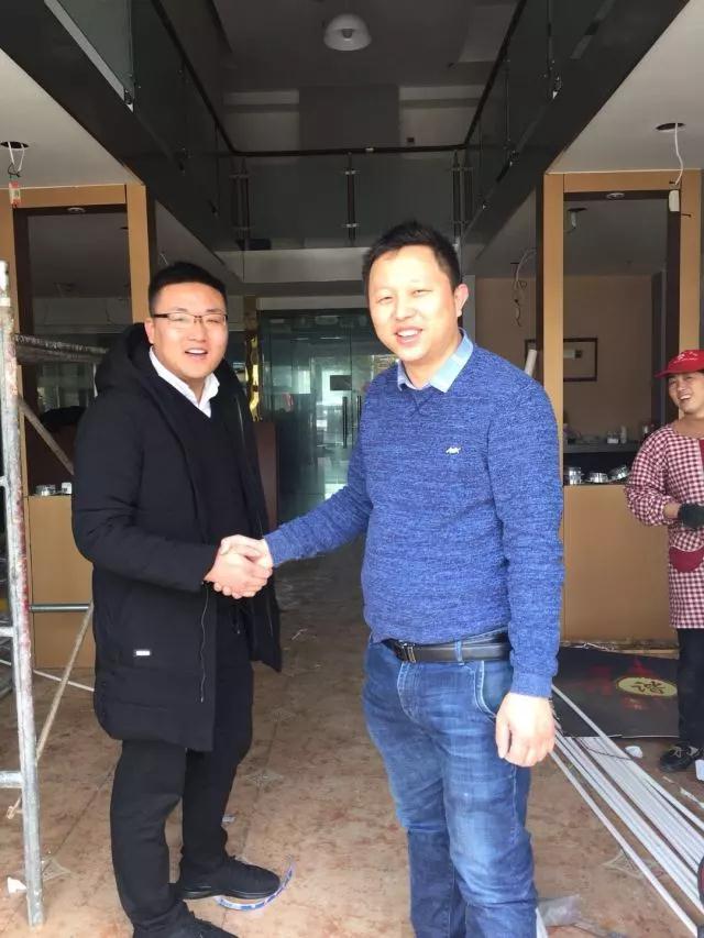 细微之处见真情,拾金不昧风尚高