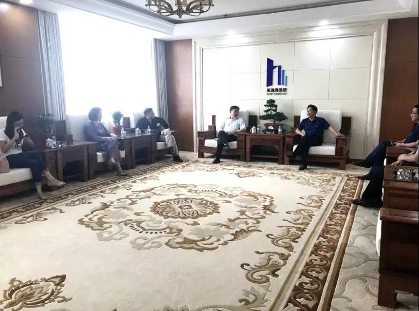 淘宝城与朵云轩集团就合作成立“朵云艺术馆(南通中心)”进行洽谈